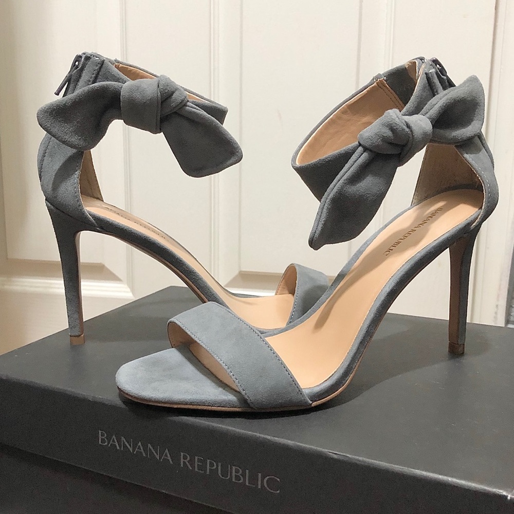 Banana Republic Bow Suede Heels